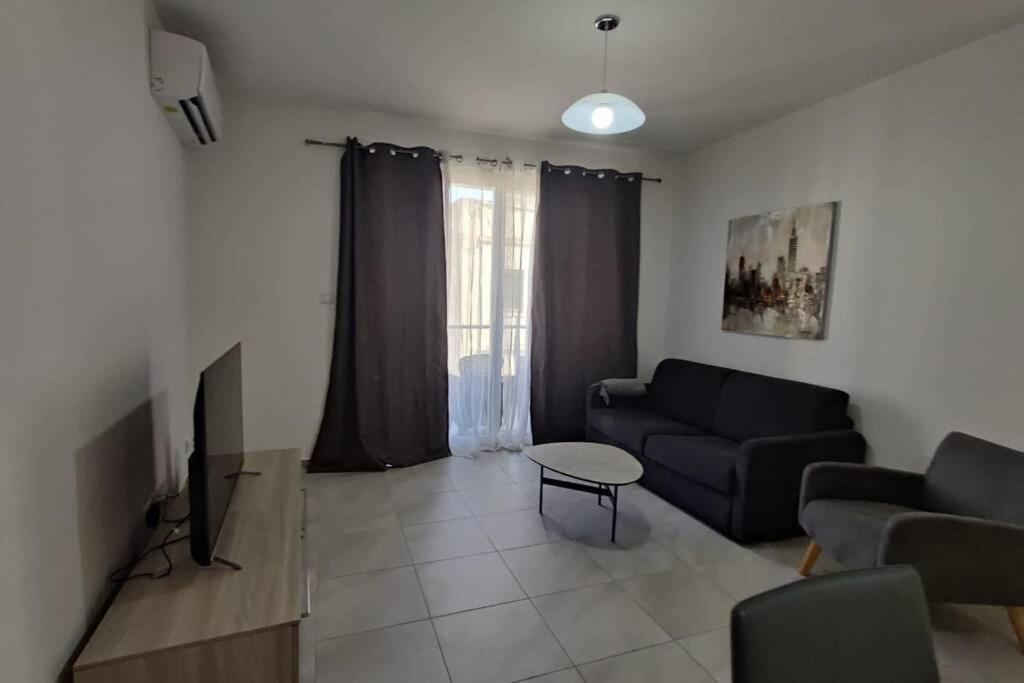 Brand New 3 Bedroom Apartment Close To The Sea Gzira Exterior photo